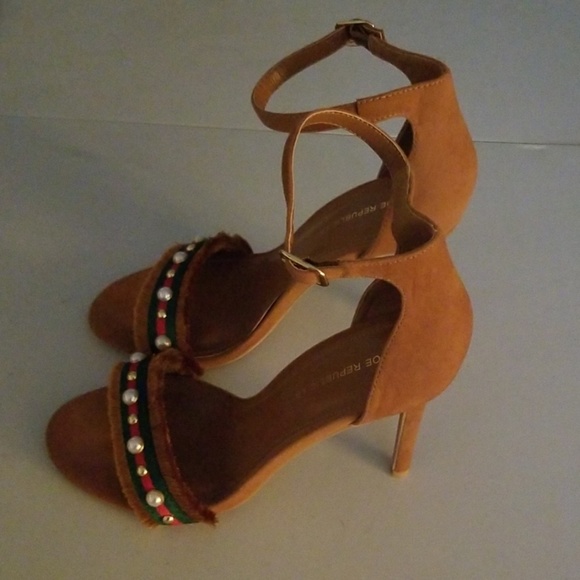 Shoes - Picture 2 of 4